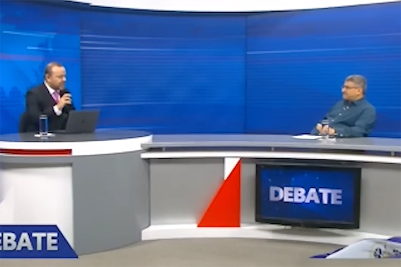 Mario Sabán en el programa Debate de la TV de El Salvador